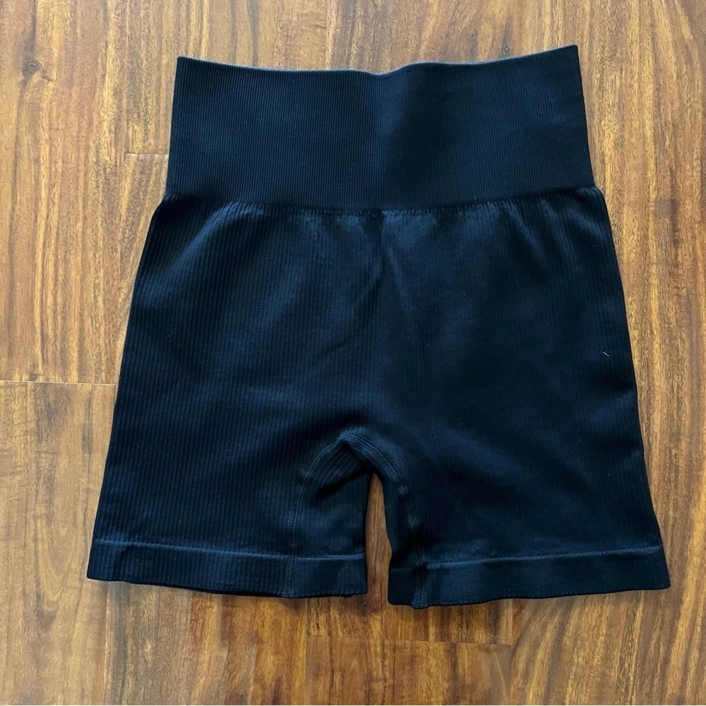 Amazon Black Ribbed Bike Exercise Shorts size small